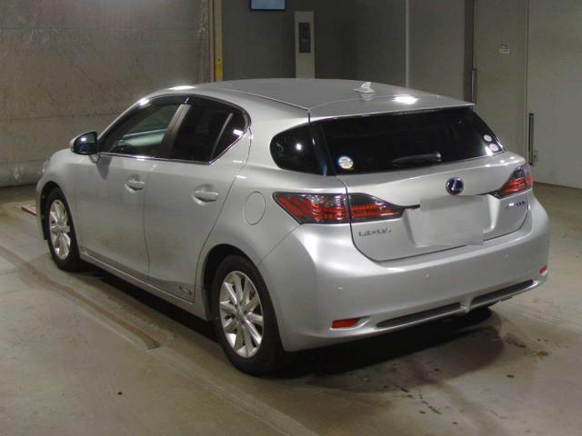 Lexus CT 2011-04 7816631-1