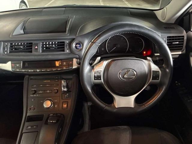 Lexus CT 2011-04 7816631-4