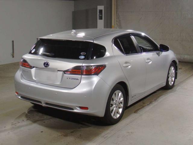Lexus CT 2011-04 7816631-6