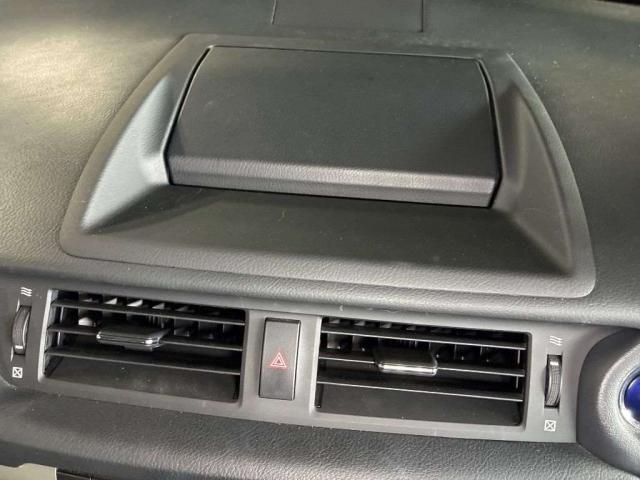 Lexus CT 2011-04 7816631-7