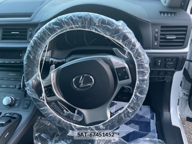 Lexus CT 2011-06 7818144-10