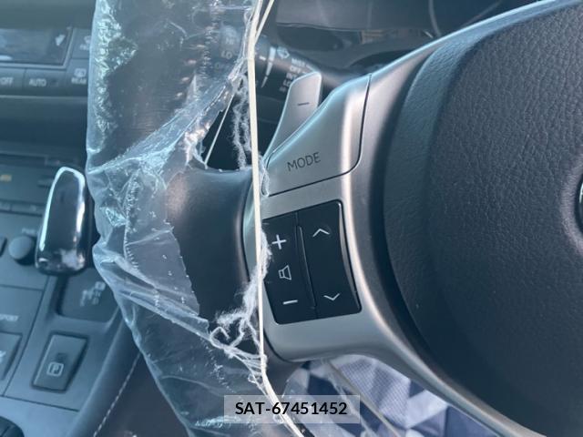 Lexus CT 2011-06 7818144-11