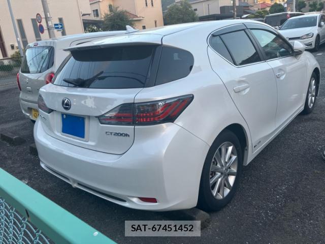 Lexus CT 2011-06 7818144-13
