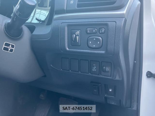 Lexus CT 2011-06 7818144-15