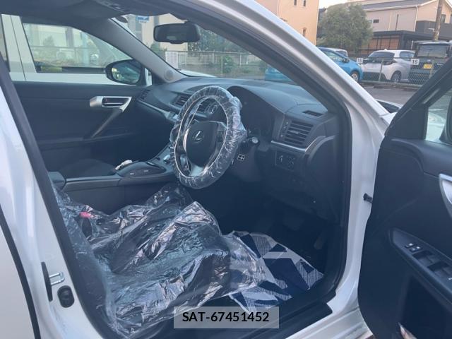 Lexus CT 2011-06 7818144-8