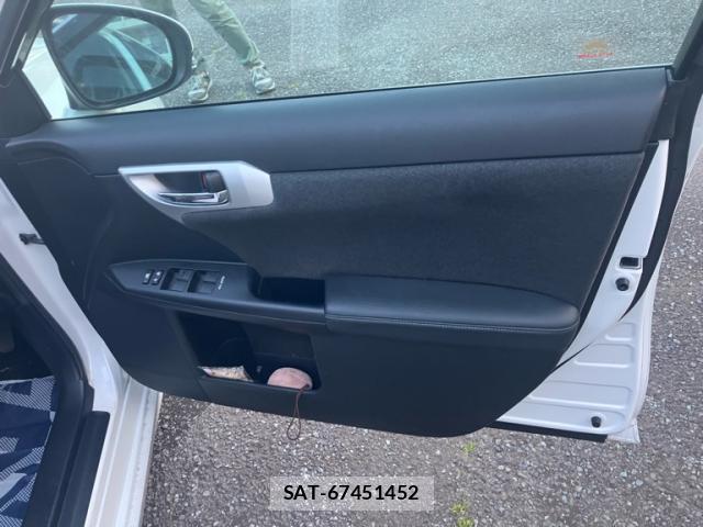 Lexus CT 2011-06 7818144-9