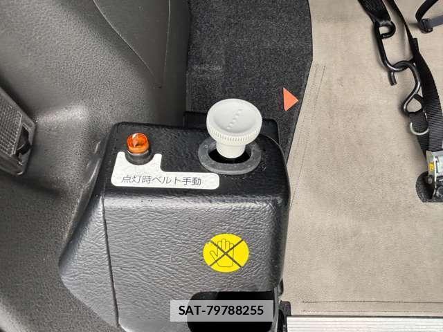 Nissan CUBE 2011-12 7819881-10