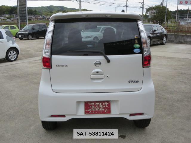 Nissan DAYZ 2014-09 7820437-11