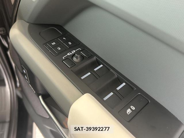 Land Rover DEFENDER 2025-08 7812439-16