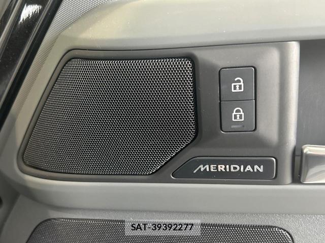 Land Rover DEFENDER 2025-08 7812439-6