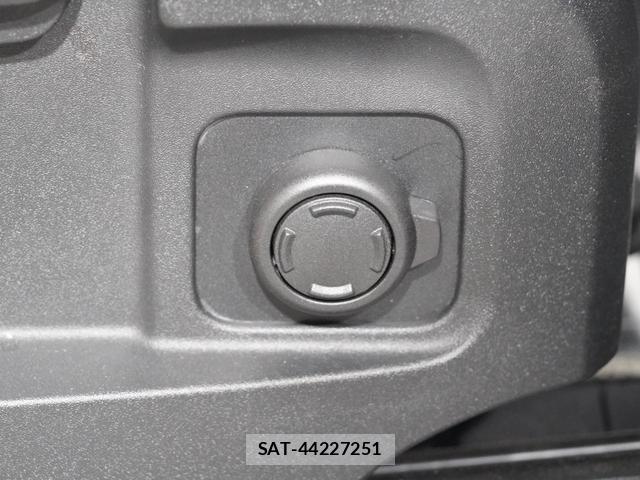 Land Rover DEFENDER 2023-03 7815859-10