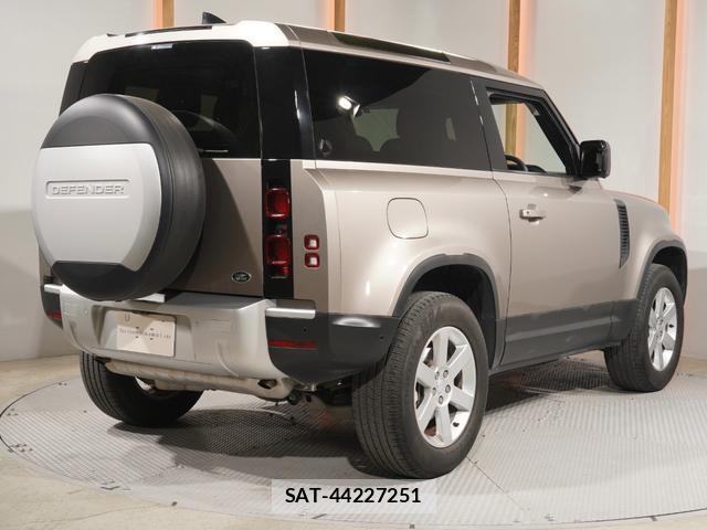 Land Rover DEFENDER 2023-03 7815859-4
