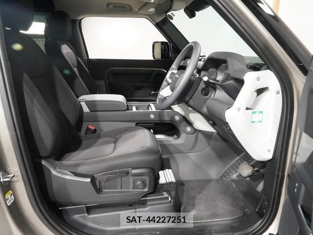 Land Rover DEFENDER 2023-03 7815859-9