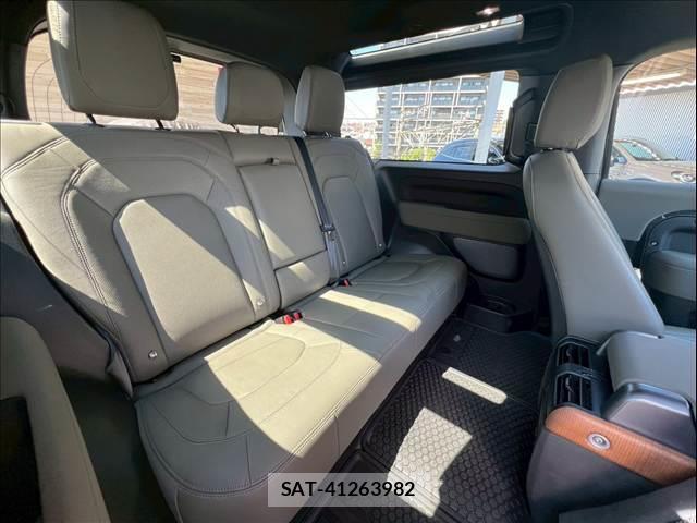 Land Rover DEFENDER 2023-08 7818530-6