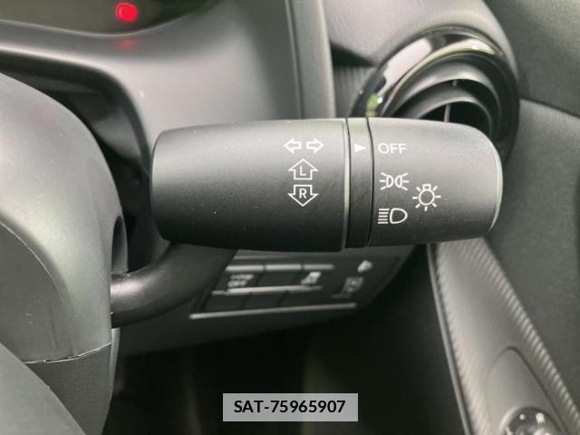 Mazda DEMIO 2017-03 7821767-12