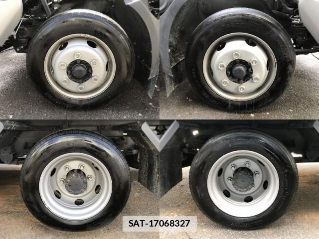 Hino DUTRO 2023-05 7817363-12