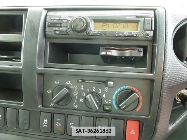 Hino DUTRO 2021-07 7817531-4