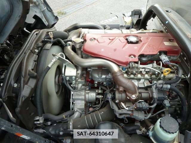 Hino DUTRO 2017-08 7817532-12