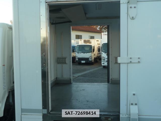 Hino DUTRO 2017-02 7817554-17