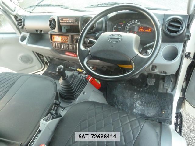 Hino DUTRO 2017-02 7817554-2