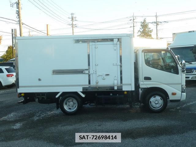 Hino DUTRO 2017-02 7817554-3