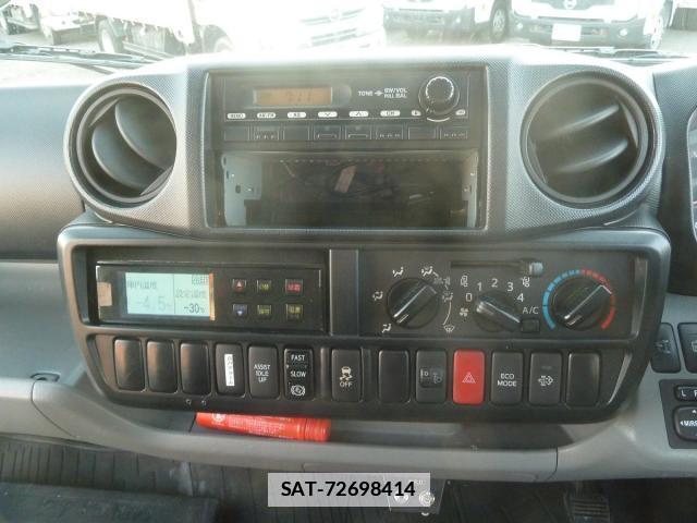 Hino DUTRO 2017-02 7817554-4