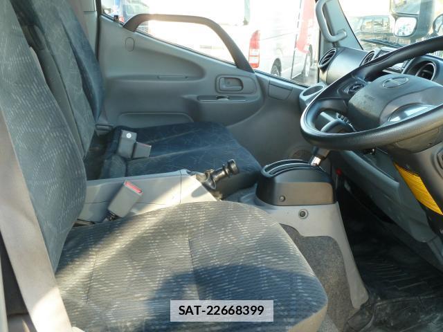 Hino DUTRO 2019-10 7817579-13