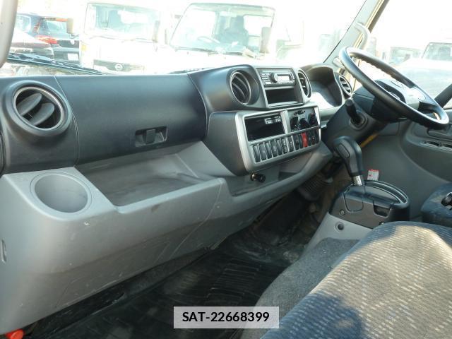 Hino DUTRO 2019-10 7817579-2