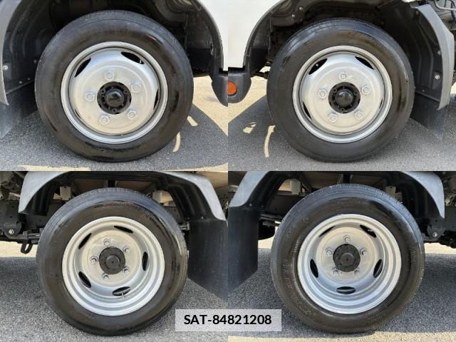 Hino DUTRO 2019-08 7817920-17