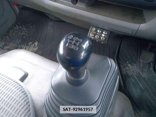 Hino DUTRO 2015-03 7820653-13