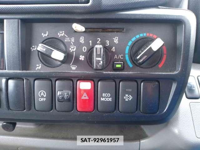 Hino DUTRO 2015-03 7820653-17