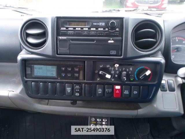 Hino DUTRO 2015-03 7820656-13