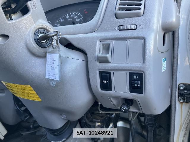 Hino DUTRO 2011-01 7820663-4