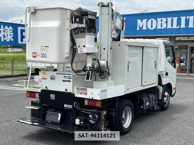 Hino DUTRO 2018-03 7820708-1