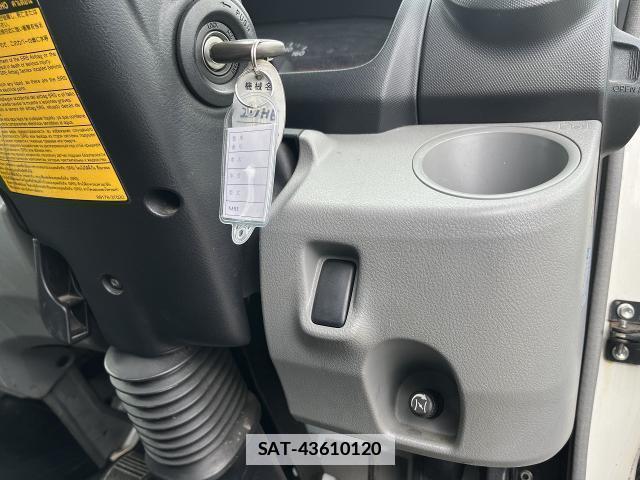 Hino DUTRO 2013-06 7820709-4