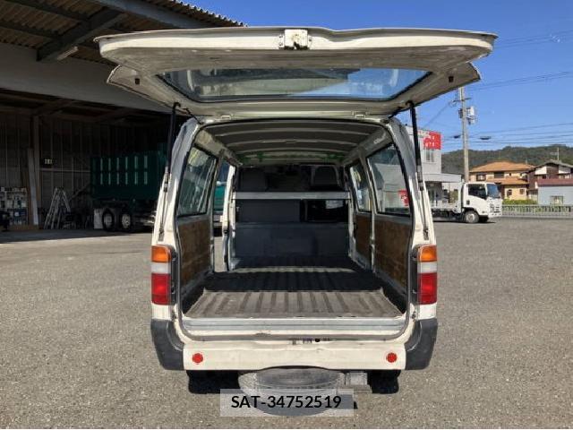 Hino DUTRO 2015 7823189-4