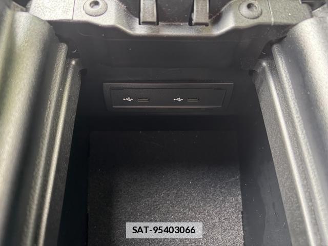 Mercedes Benz E-CLASS 2021-08 7812711-10