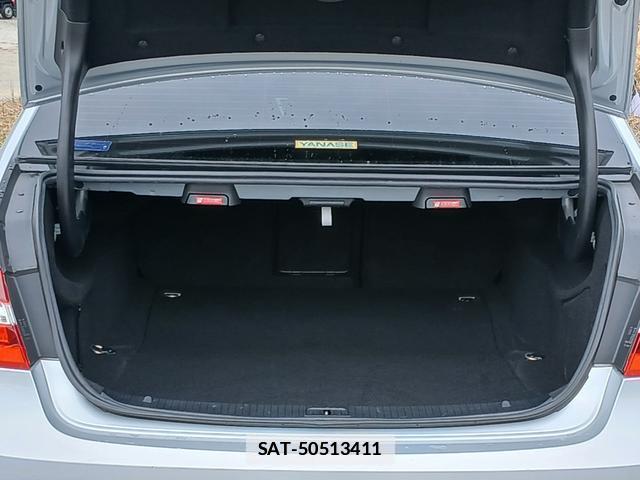Mercedes Benz E-CLASS 2011-02 7816200-12