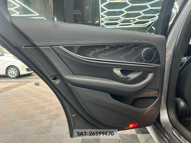 Mercedes Benz E-CLASS 2017-03 7816891-13