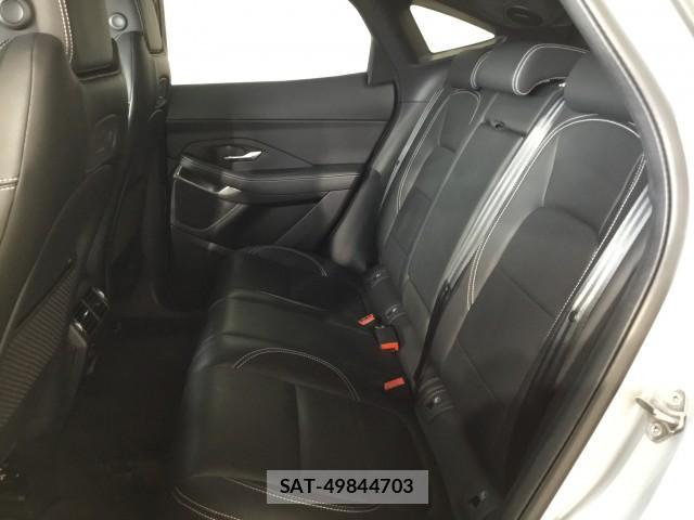 Jaguar E-PACE 2021-06 7817832-12