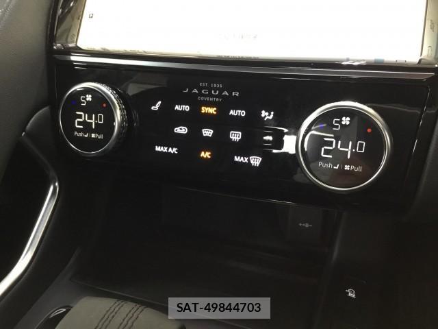Jaguar E-PACE 2021-06 7817832-14