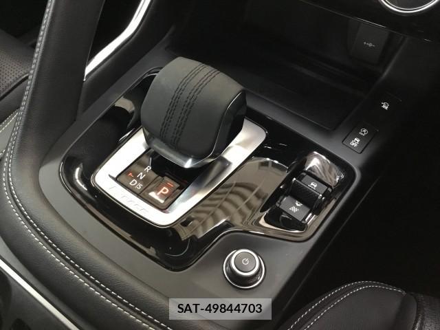 Jaguar E-PACE 2021-06 7817832-15