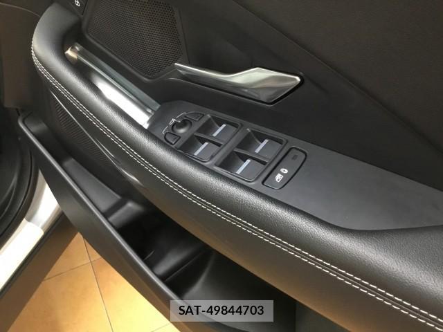 Jaguar E-PACE 2021-06 7817832-18