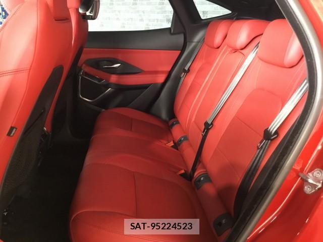 Jaguar E-PACE 2019-05 7817847-12