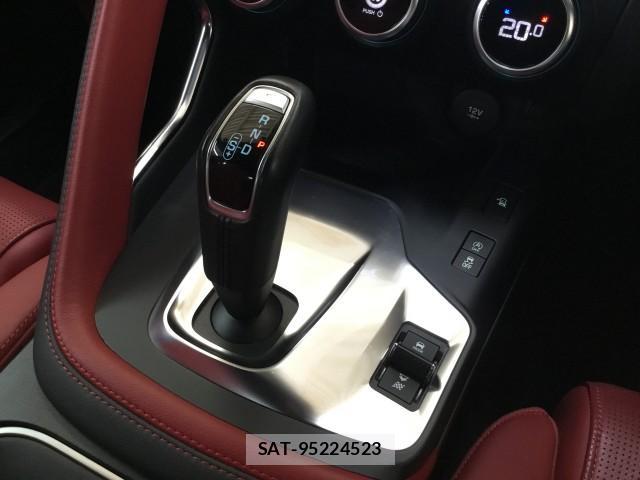 Jaguar E-PACE 2019-05 7817847-15