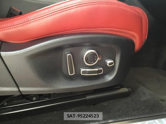 Jaguar E-PACE 2019-05 7817847-17