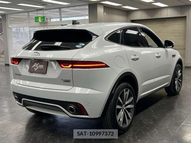 Jaguar E-PACE 2020-08 7823285-14