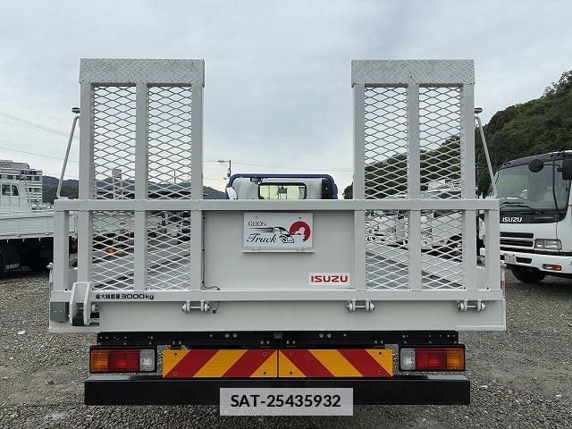 Isuzu ELF TRUCK 2025-06 7816847-1