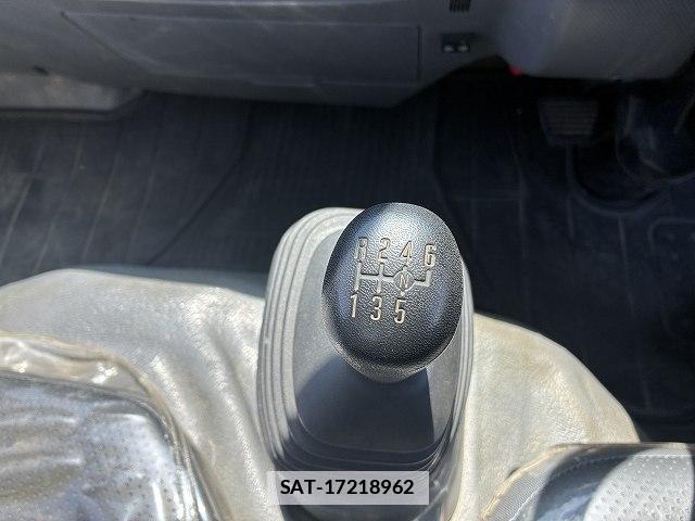 Isuzu ELF TRUCK 2018-11 7817925-14