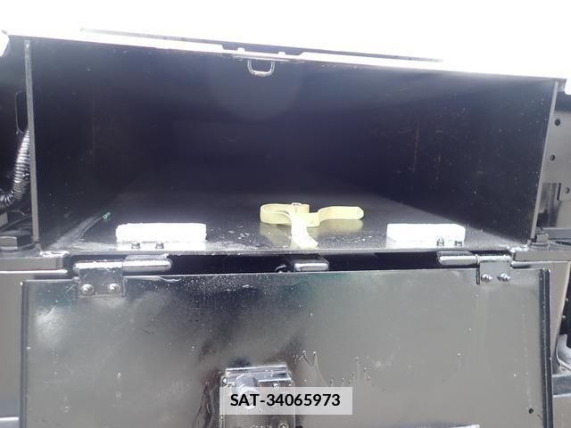 Isuzu ELF TRUCK 2012-02 7820421-9